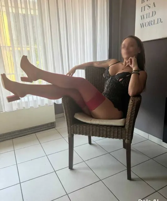 JULIA HORNY